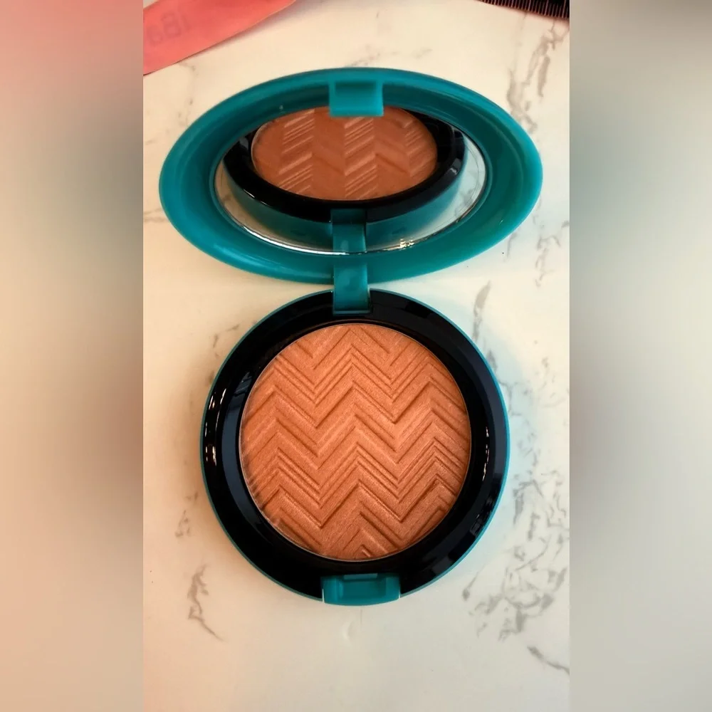 MAC Cosmetics x Patrick Starr Hot and Heavy Face Powder